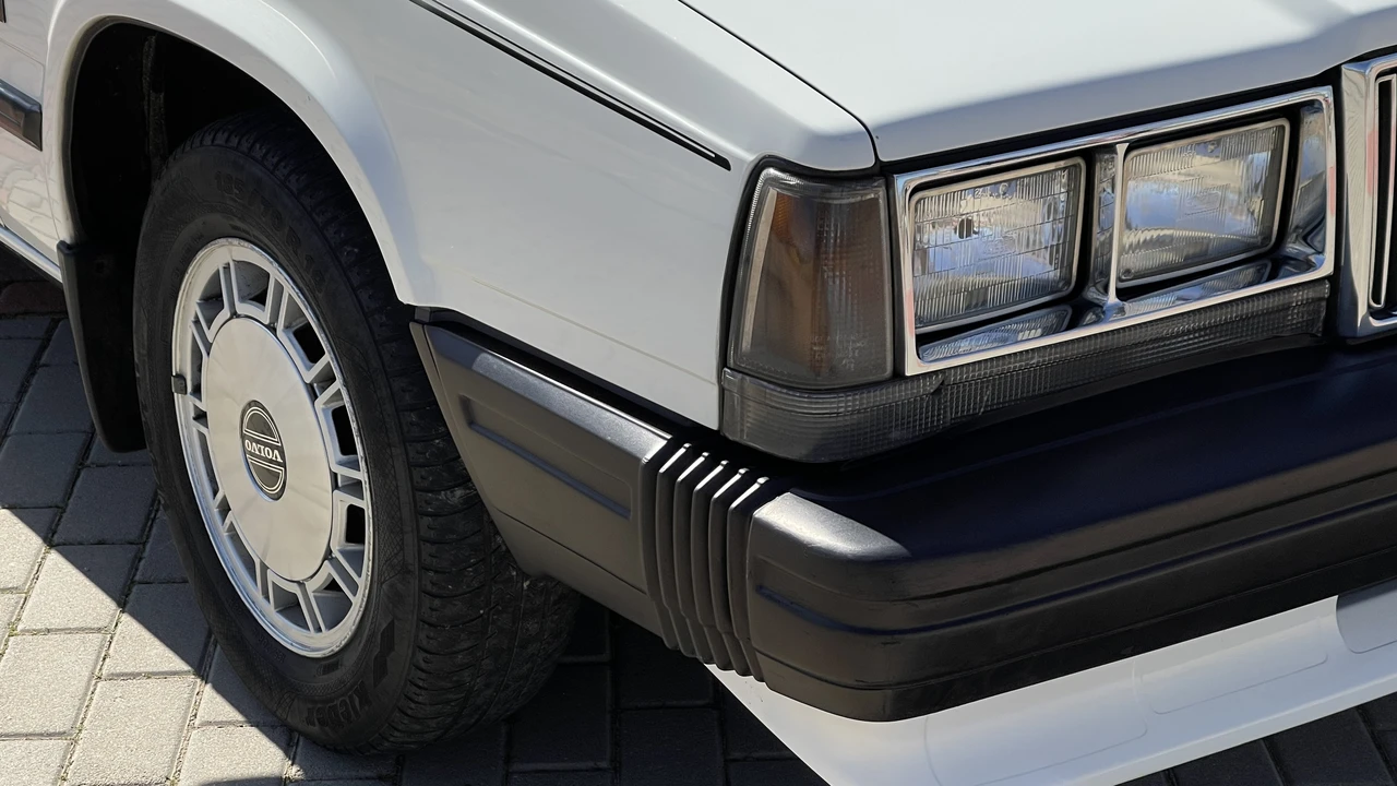 1988 Volvo 740 - Image 11 of 31