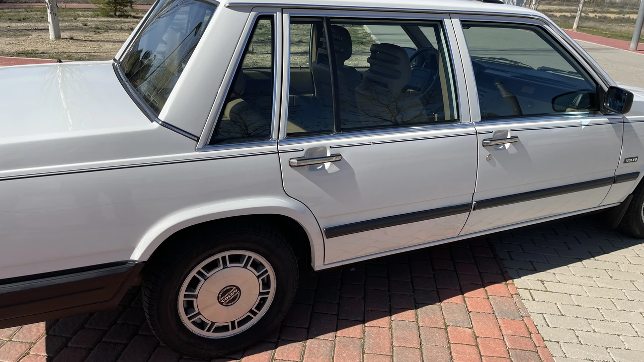 1988 Volvo 740 - Image 31 of 31