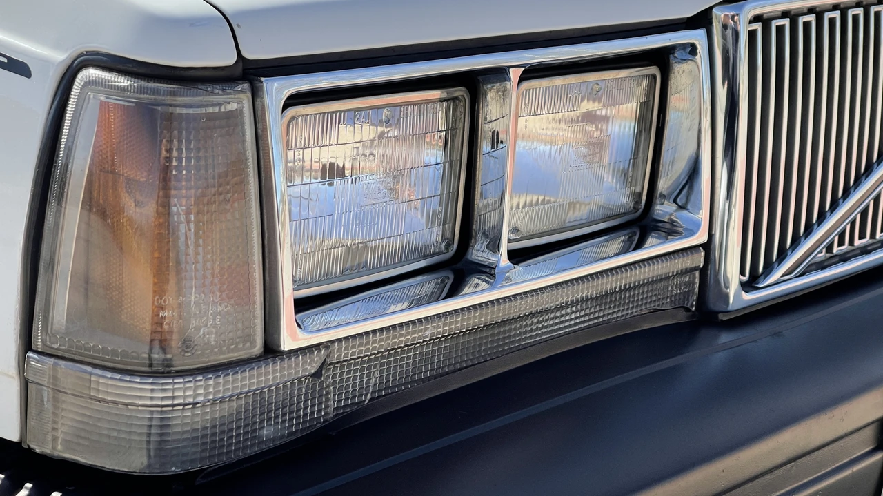 1988 Volvo 740 - Image 14 of 31