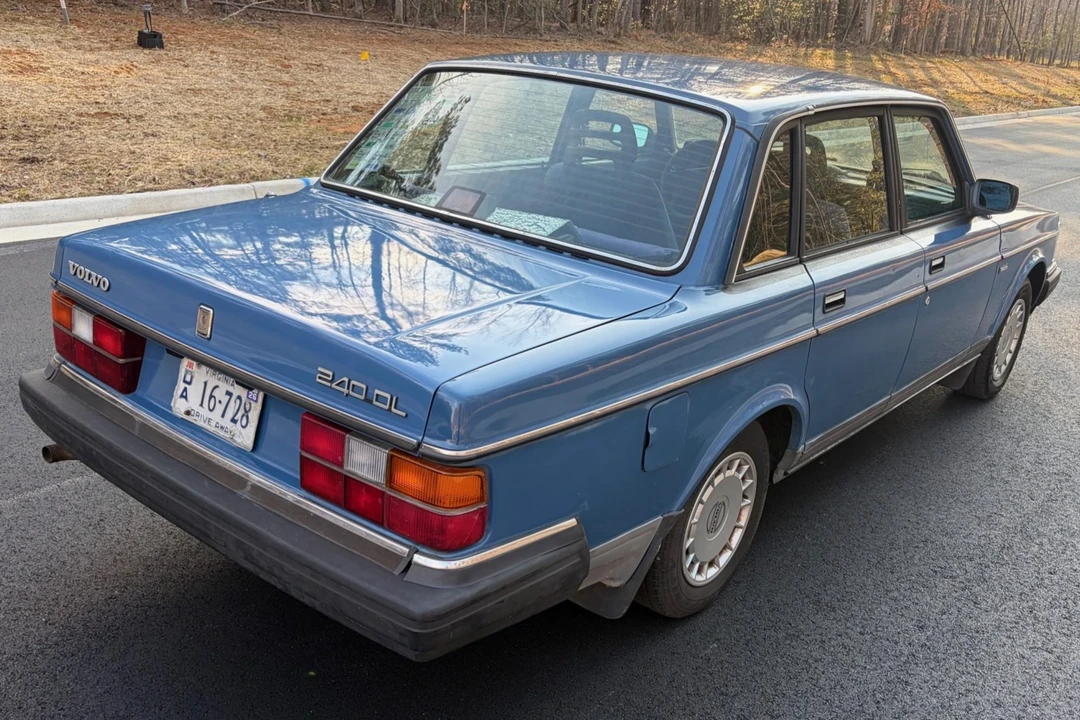 1988 Volvo 244 - Image 2 of 7