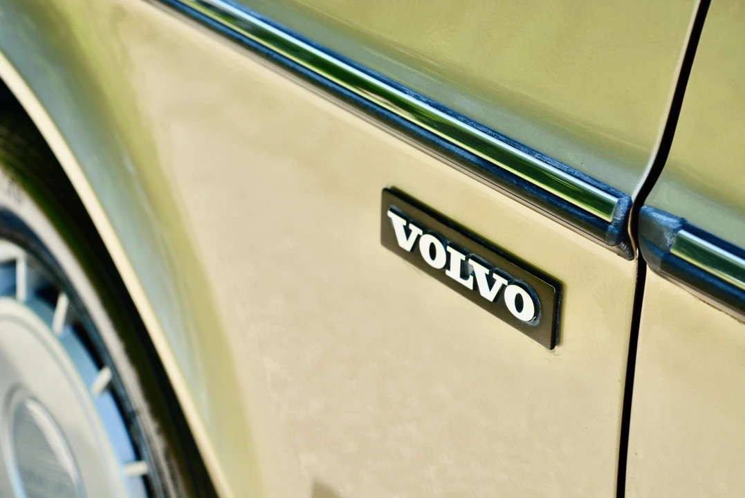 1988 Volvo 244 - Image 17 of 31