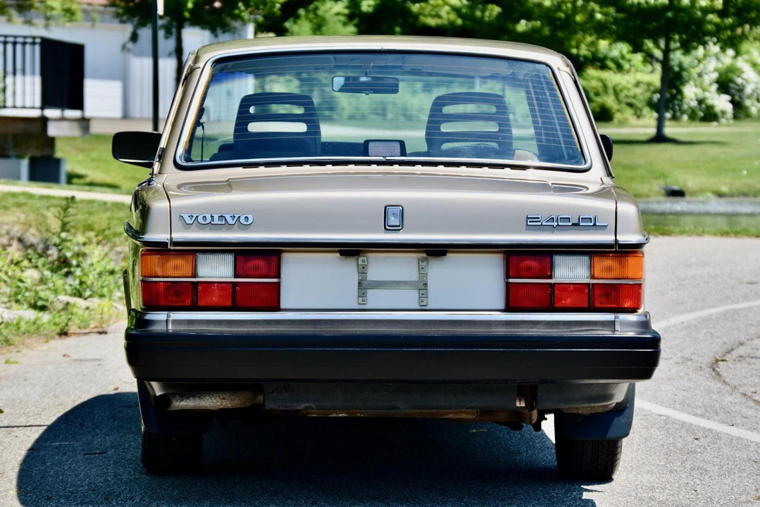 1988 Volvo 244 - Image 5 of 31