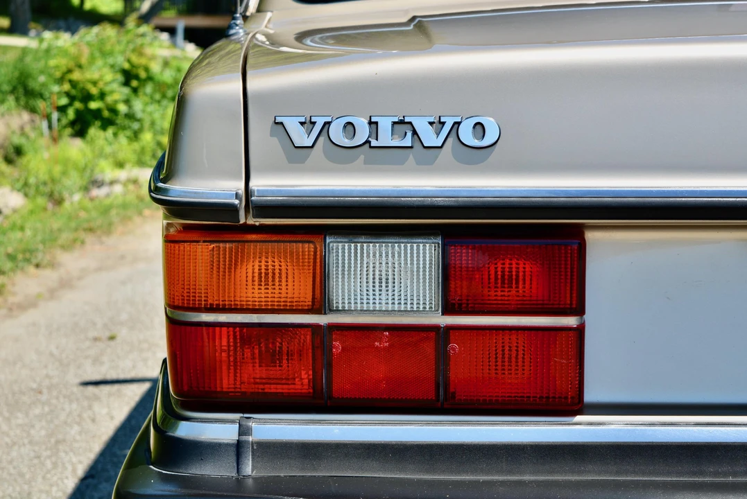1988 Volvo 244 - Image 24 of 31