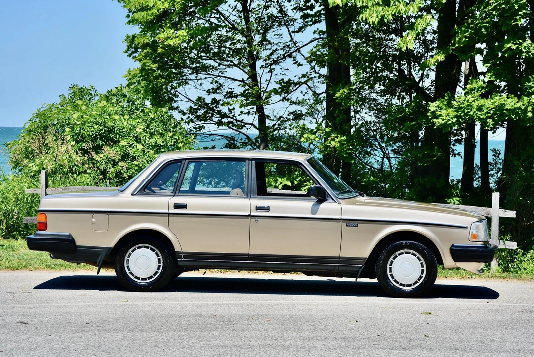 1988 Volvo 244 - Image 8 of 31