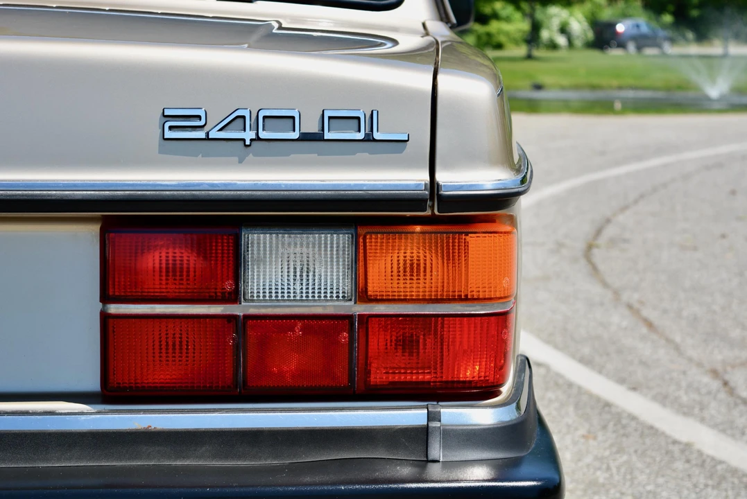 1988 Volvo 244 - Image 25 of 31