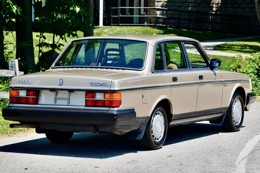 1988 Volvo 244 - Image 4 of 31