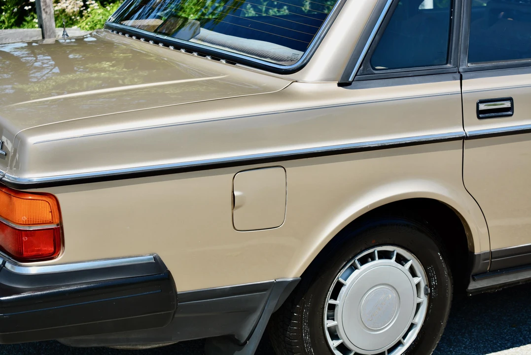1988 Volvo 244 - Image 27 of 31