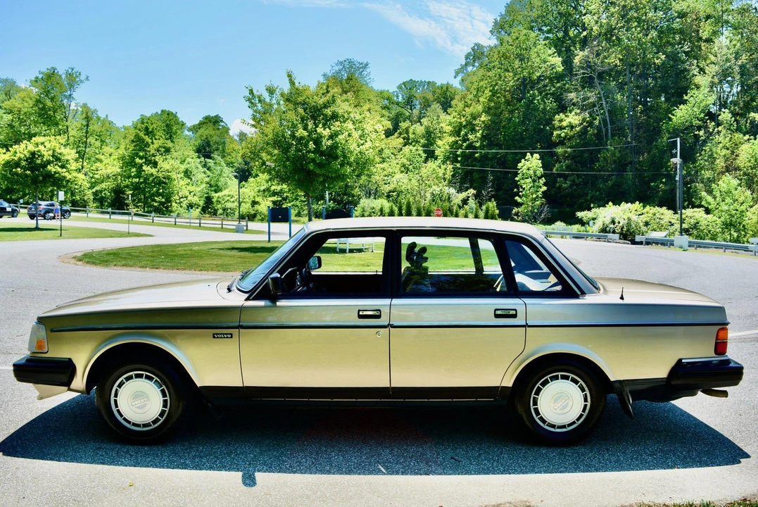 1988 Volvo 244 - Image 3 of 31