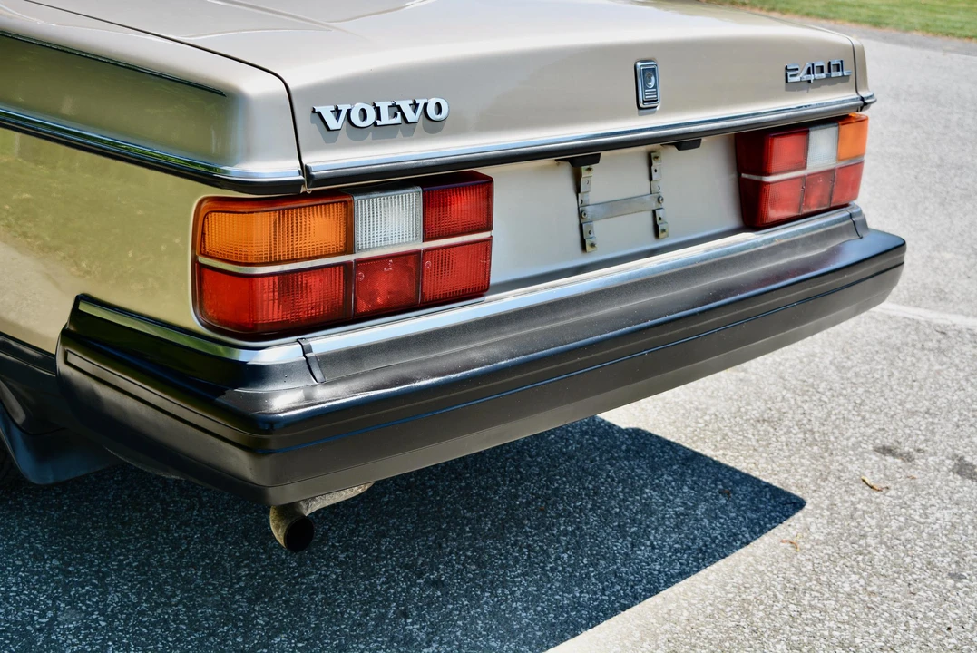 1988 Volvo 244 - Image 23 of 31