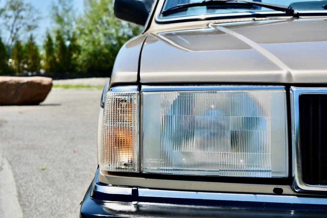 1988 Volvo 244 - Image 11 of 31