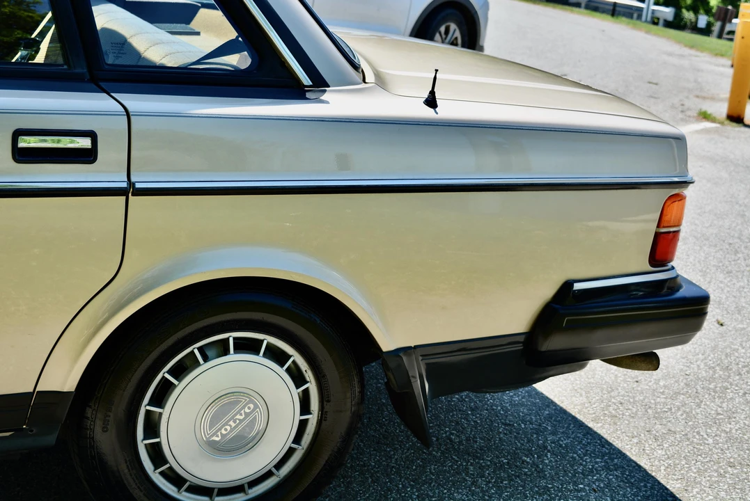 1988 Volvo 244 - Image 20 of 31