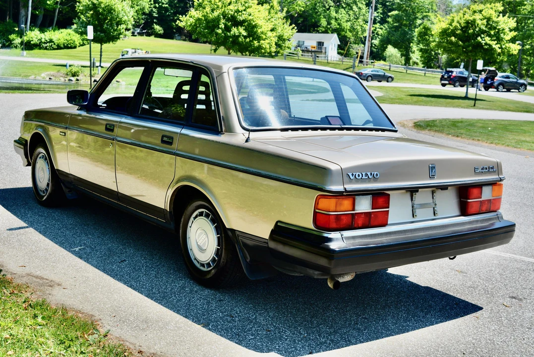 1988 Volvo 244 - Image 7 of 31
