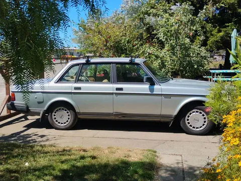 1988 Volvo 240 DL Sedan