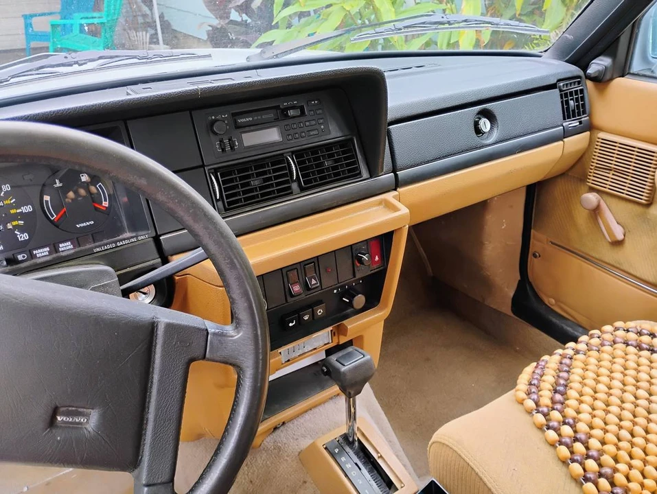 1988 Volvo 244 - Image 5 of 8