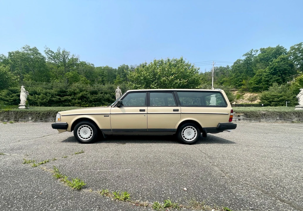 1988 Volvo 245 - Image 8 of 31