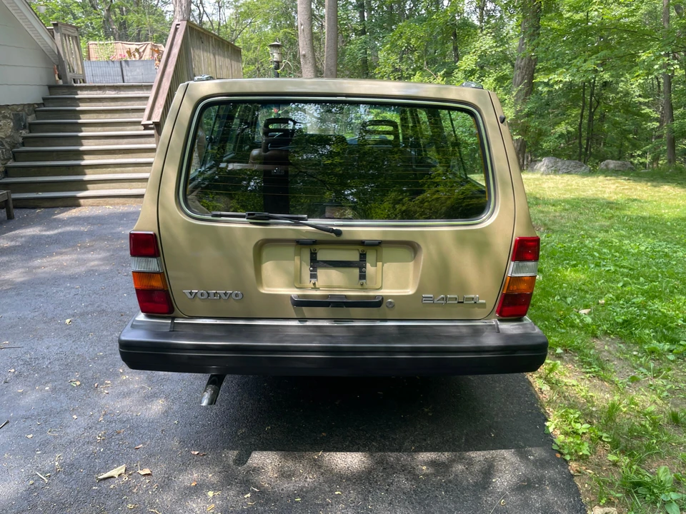1988 Volvo 245 - Image 15 of 31