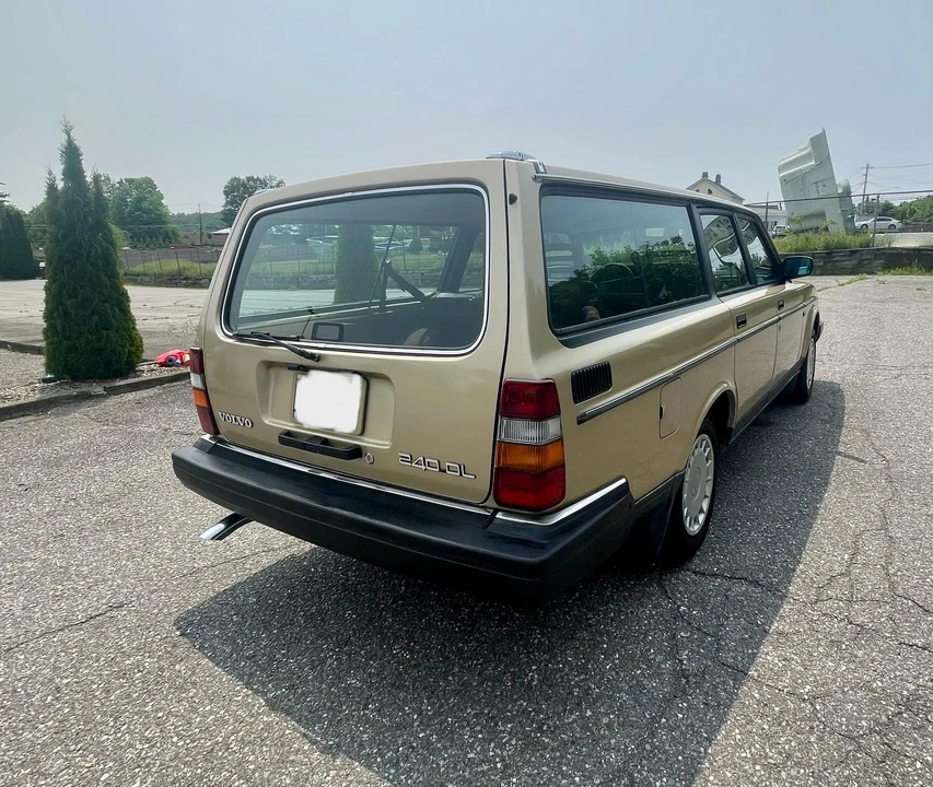 1988 Volvo 245 - Image 17 of 31
