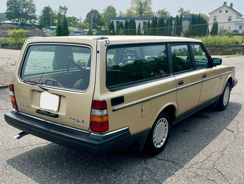 1988 Volvo 245 - Image 18 of 31