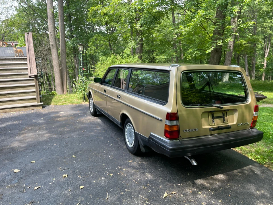 1988 Volvo 245 - Image 13 of 31