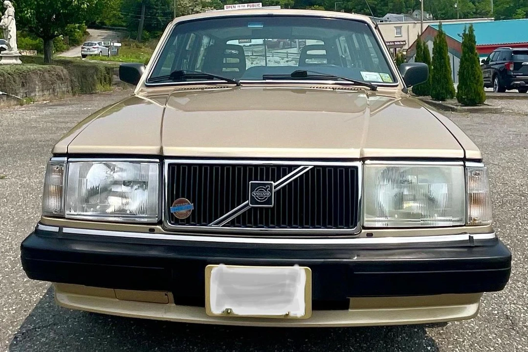 1988 Volvo 245 - Image 2 of 31