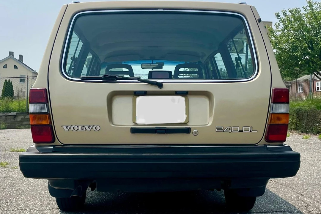 1988 Volvo 245 - Image 5 of 31