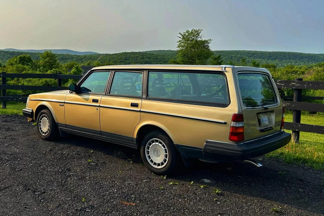 1988 Volvo 245 - Image 4 of 31