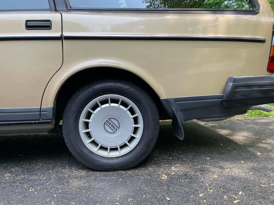 1988 Volvo 245 - Image 30 of 31