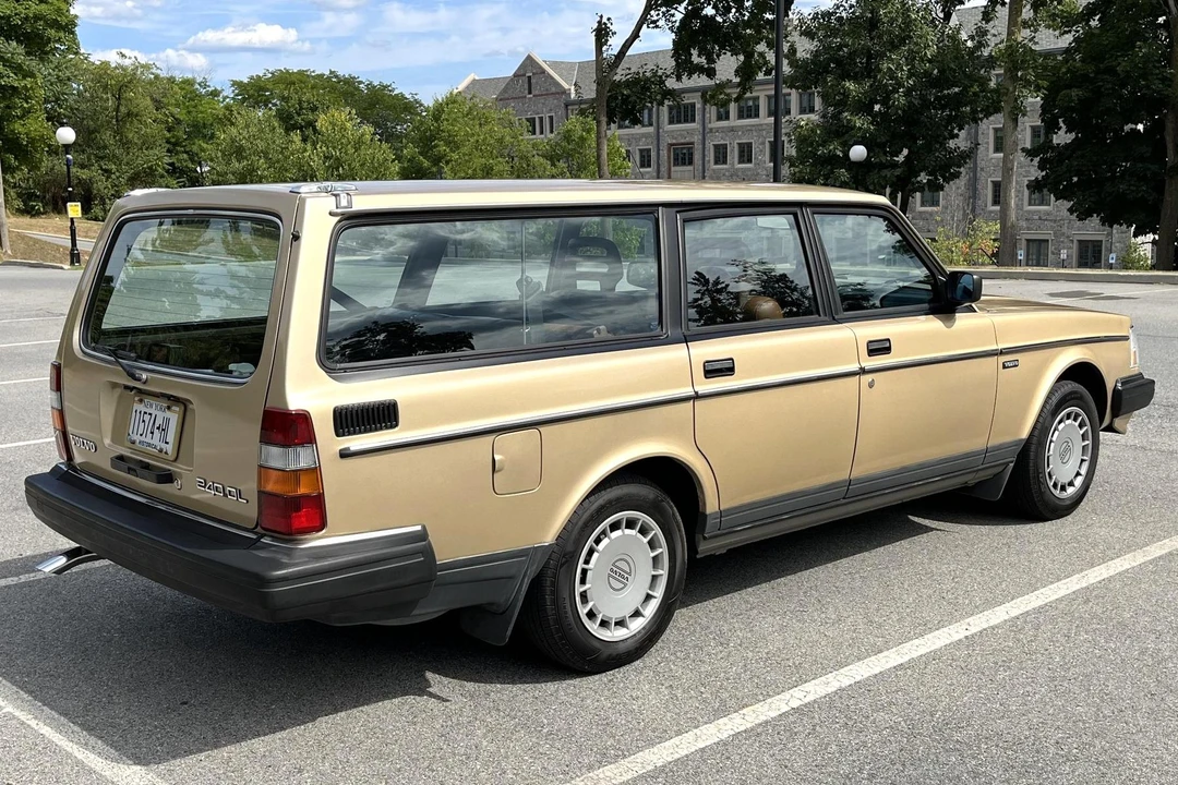 1988 Volvo 245 - Image 4 of 31