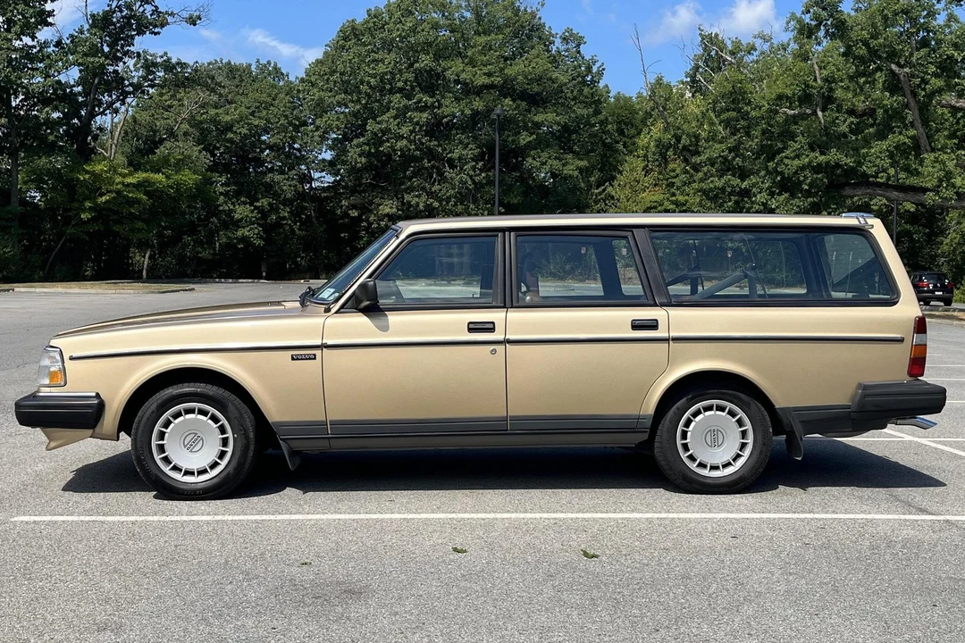 1988 Volvo 245 - Image 3 of 31