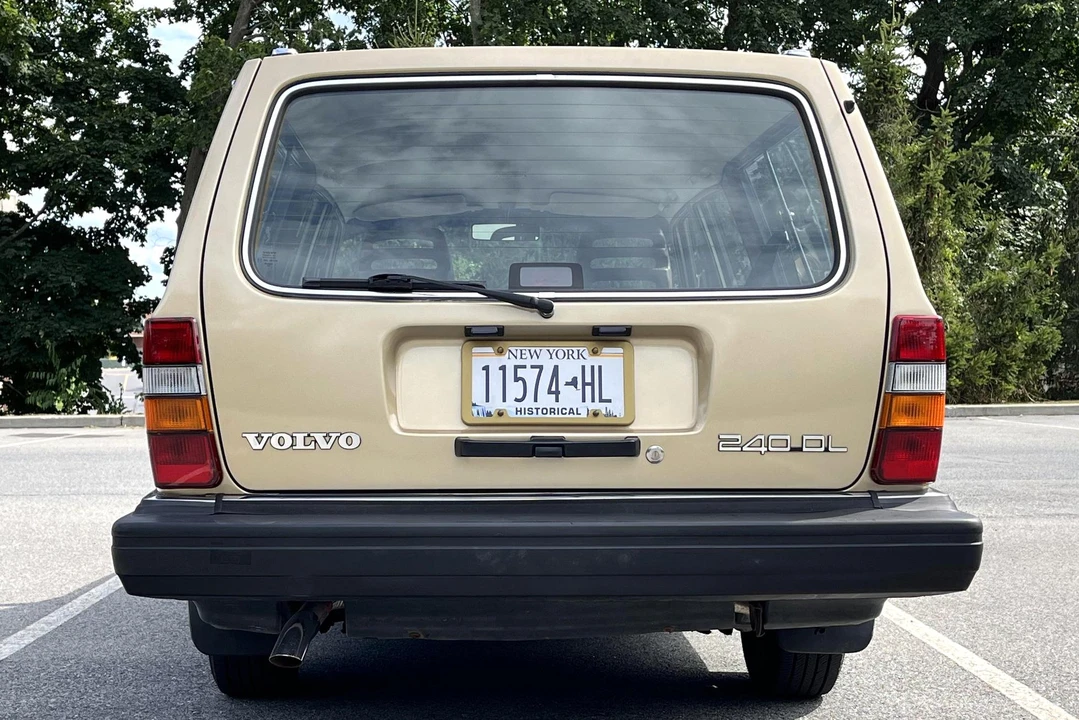 1988 Volvo 245 - Image 5 of 31