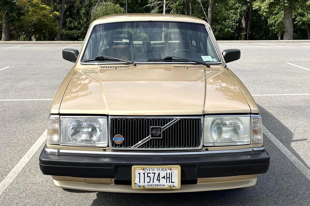 1988 Volvo 245 - Image 2 of 31