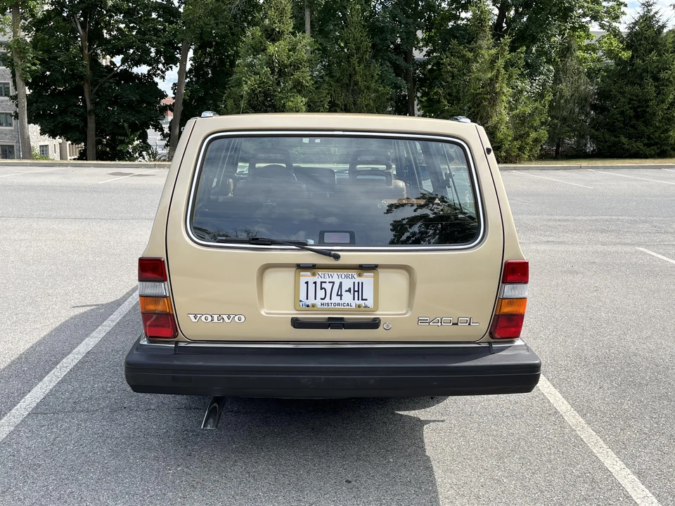 1988 Volvo 245 - Image 9 of 31