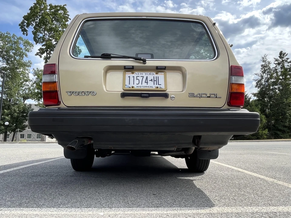 1988 Volvo 245 - Image 10 of 31