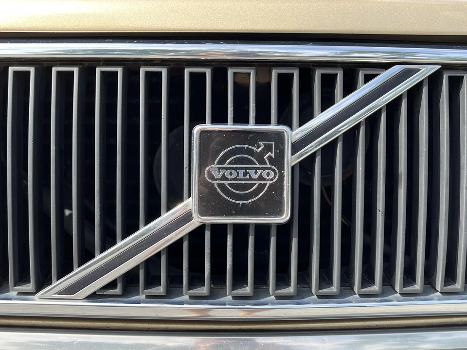 1988 Volvo 245 - Image 24 of 31