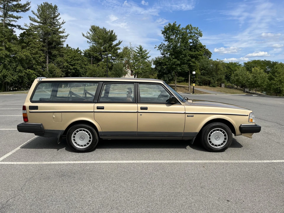 1988 Volvo 245 - Image 12 of 31