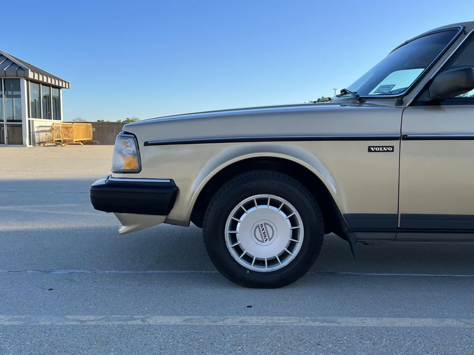 1988 Volvo 245 - Image 16 of 31