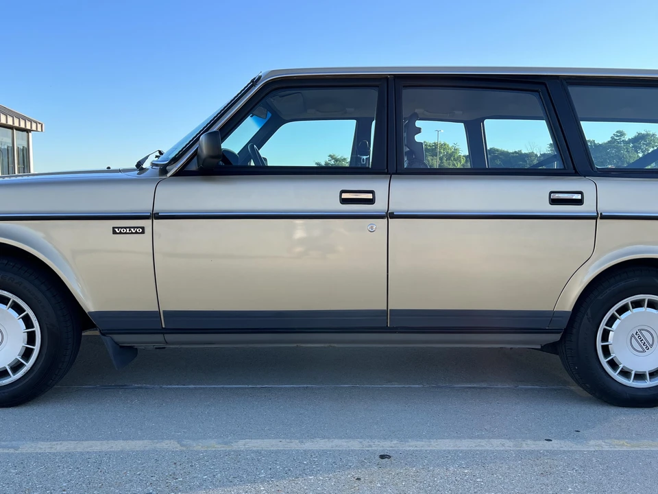 1988 Volvo 245 - Image 17 of 31