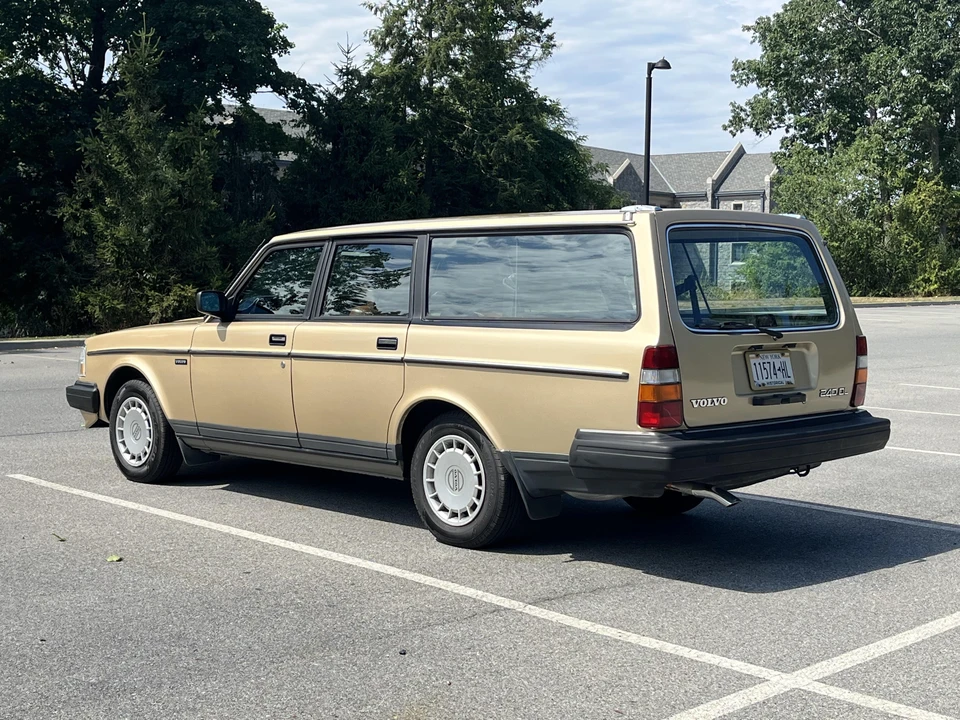 1988 Volvo 245 - Image 8 of 31