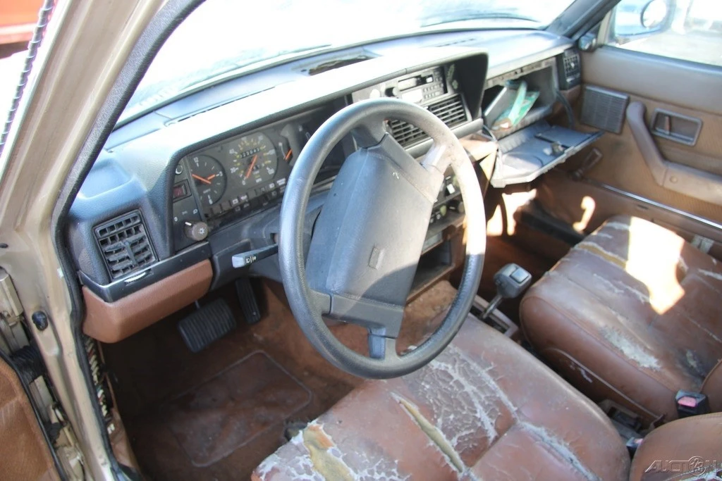 1988 Volvo 244 - Image 12 of 21