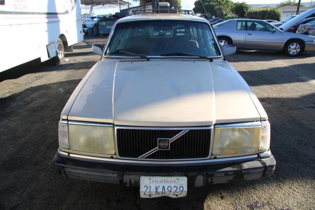 1988 Volvo 244 - Image 8 of 21