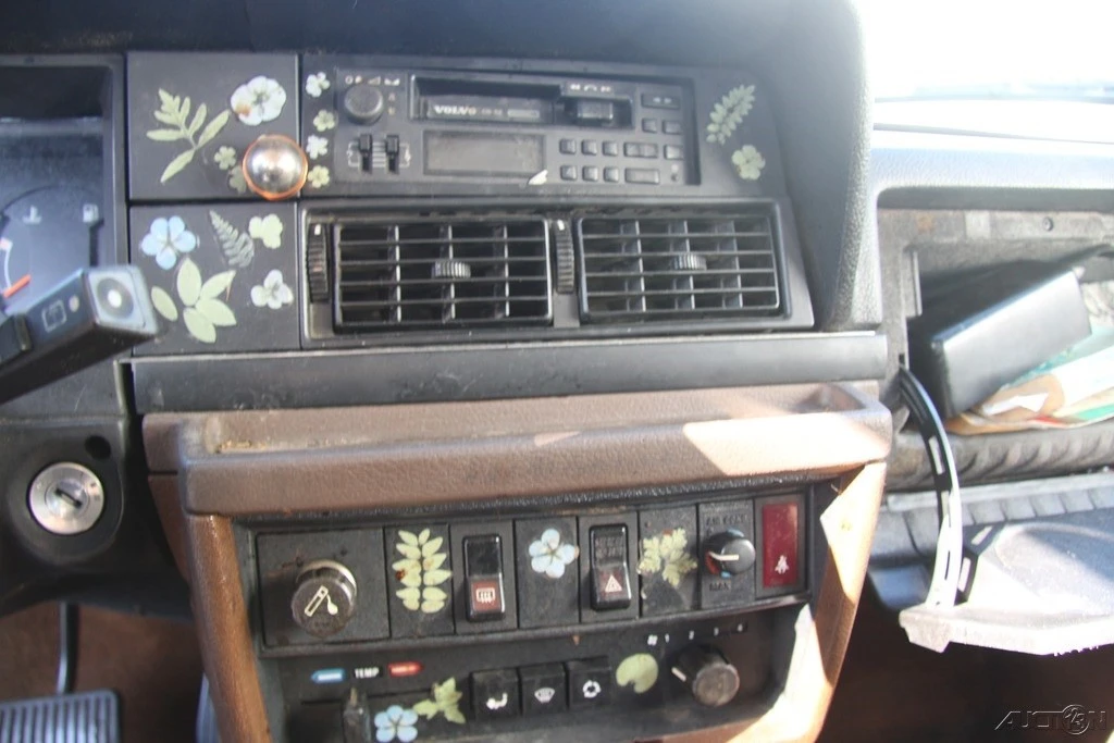 1988 Volvo 244 - Image 15 of 21
