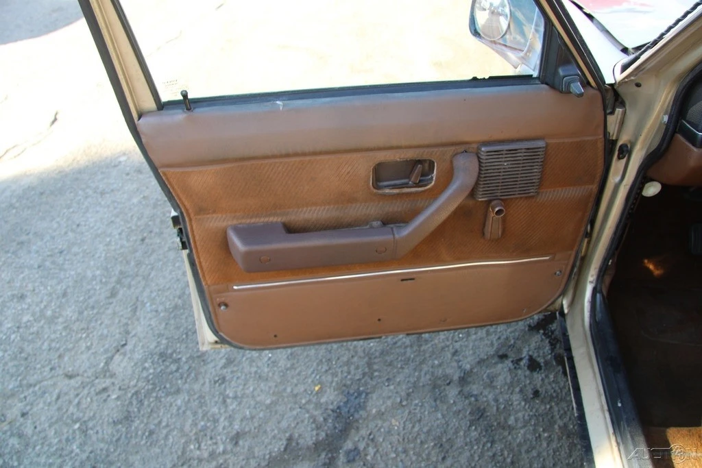 1988 Volvo 244 - Image 10 of 21