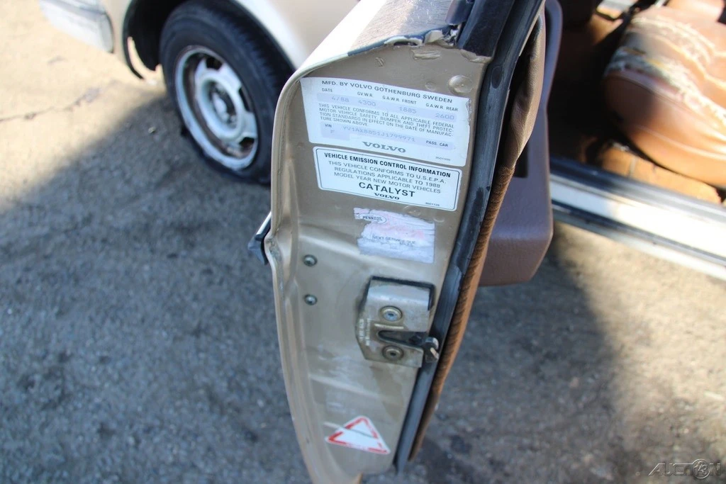 1988 Volvo 244 - Image 9 of 21