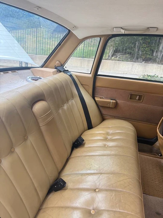1988 Volvo 244 - Image 17 of 20