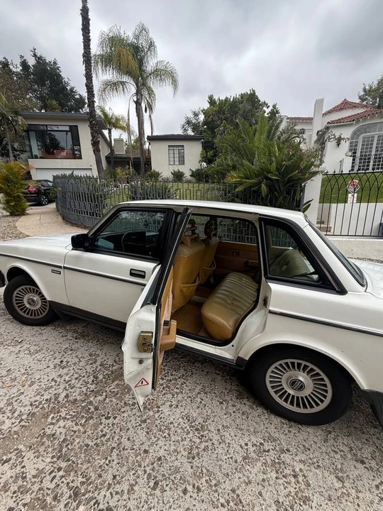 1988 Volvo 244 - Image 6 of 20
