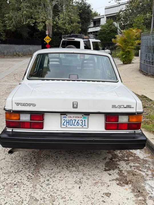 1988 Volvo 244 - Image 11 of 20