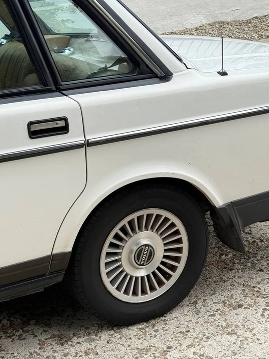 1988 Volvo 244 - Image 7 of 20
