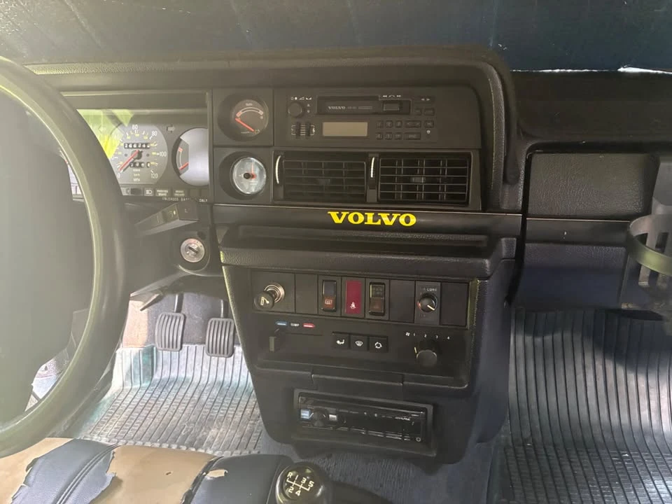 1988 Volvo 244 - Image 7 of 7