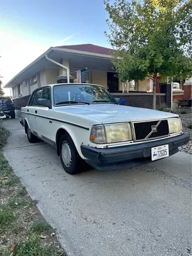 1988 Volvo 240 DL Sedan