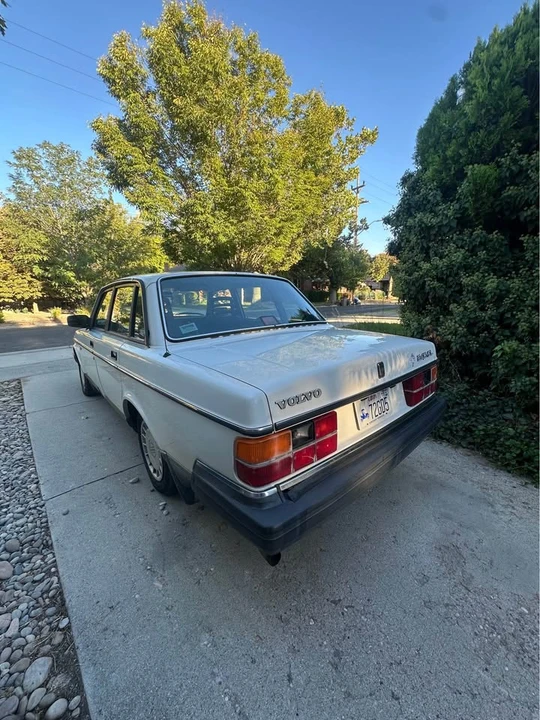 1988 Volvo 244 - Image 6 of 19